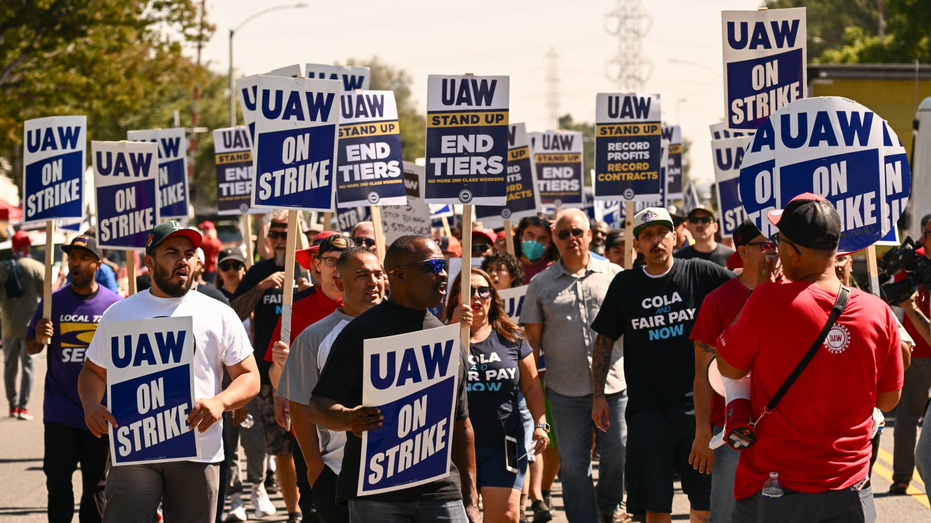 "GM's $6 billion credit line secures financial stability amid $200 million UAW strike costs"