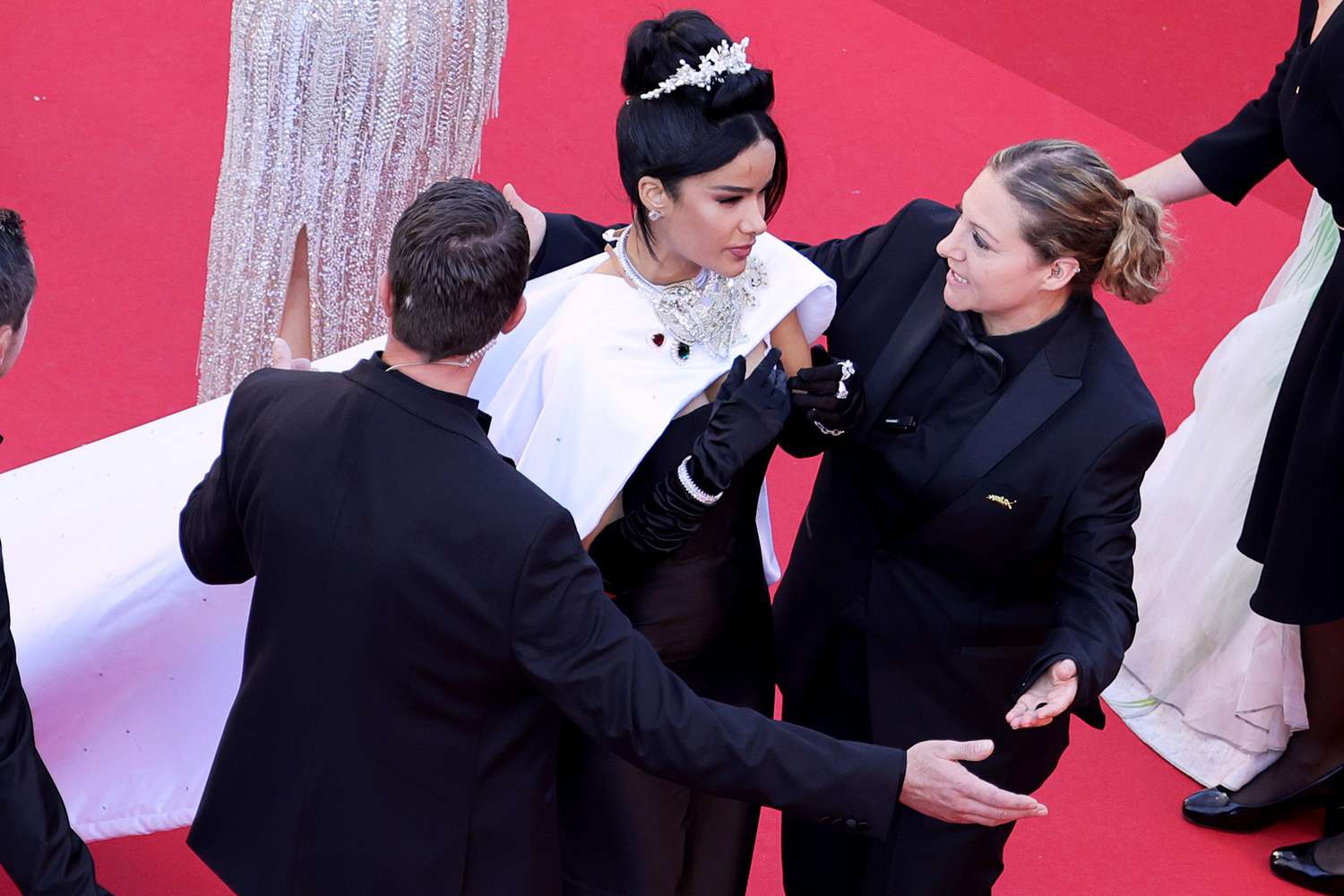 Featured image for Kelly Rowland Stands Firm in Cannes Red Carpet Dispute