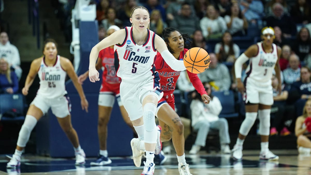 Featured image for "Paige Bueckers' Return and Caitlin Clark's Debut Shine in Women's March Madness 2024"