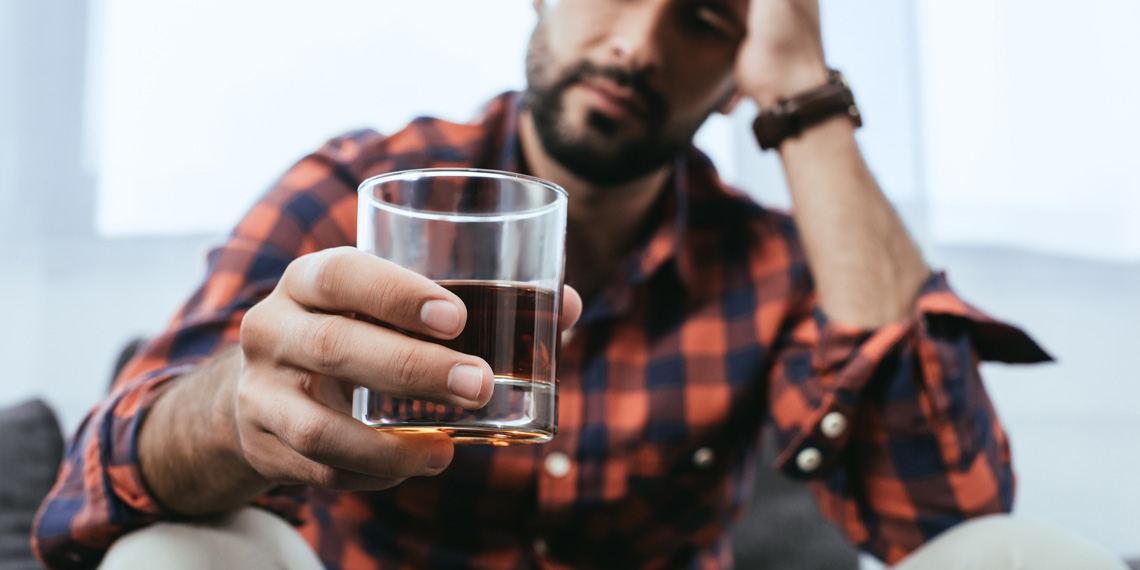 Featured image for "Mild Insomnia Linked to Future Alcohol Use in Adults"