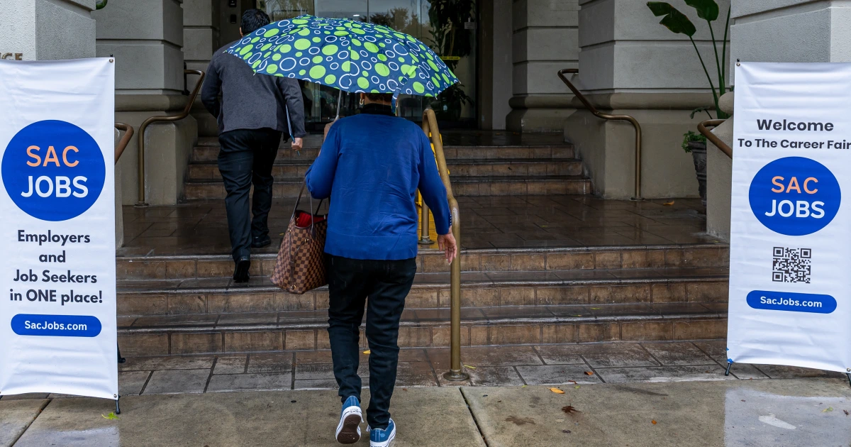 Featured image for Private Sector Jobs Decline in November Amid Economic Slowdown