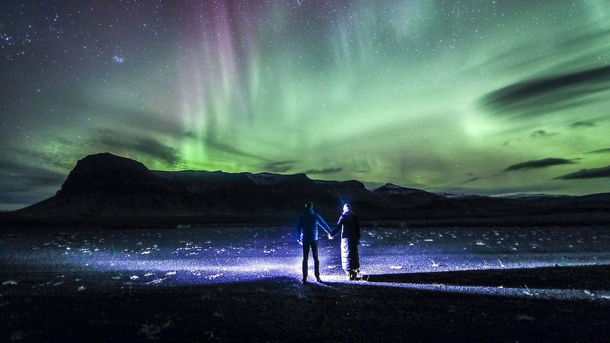 "Anticipating Spectacular Auroras in 2024: A 20-Year Extravaganza"