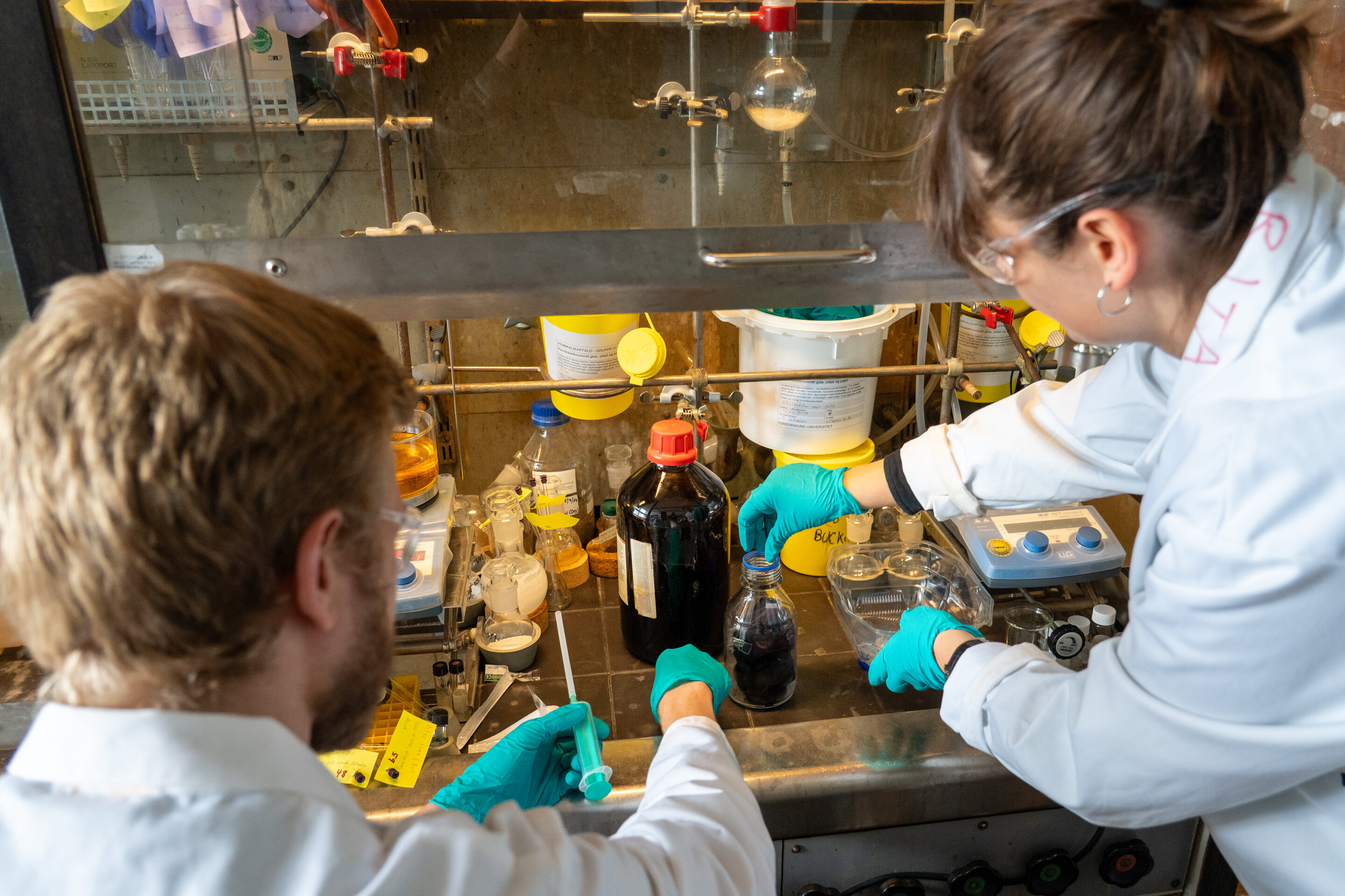 Featured image for Scientists Convert Plastic Waste into Effective CO₂ Capture Materials