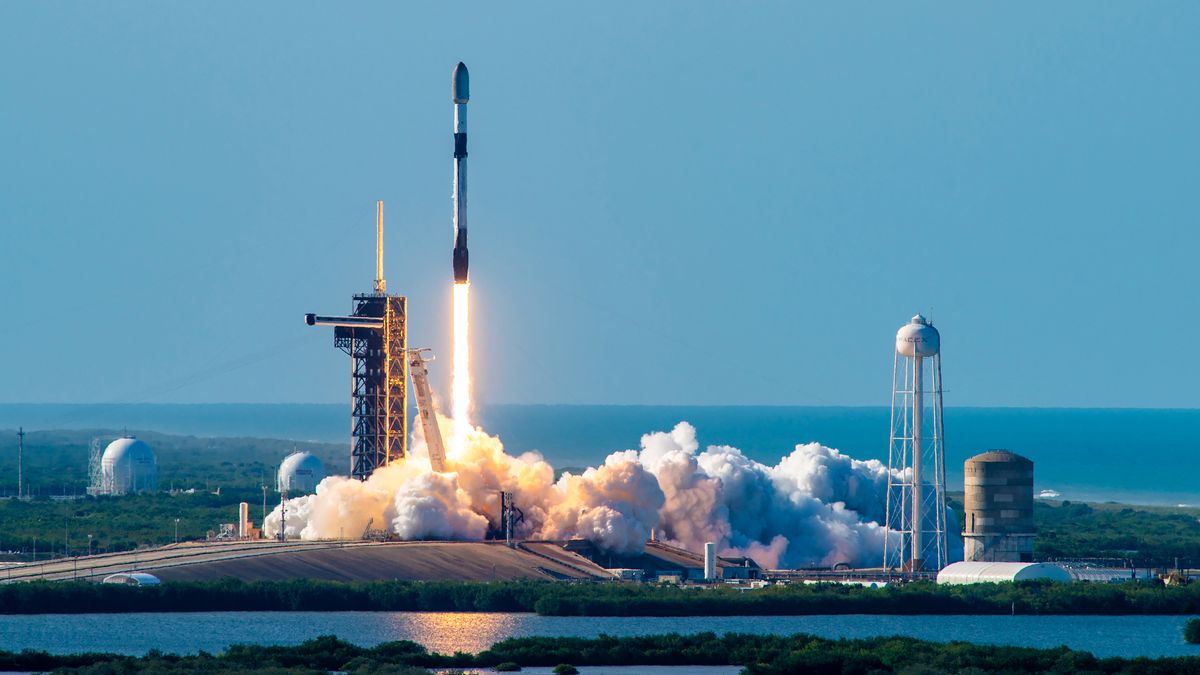 Featured image for "SpaceX's 40th Mission: Launching 23 Starlink Satellites on Falcon 9"