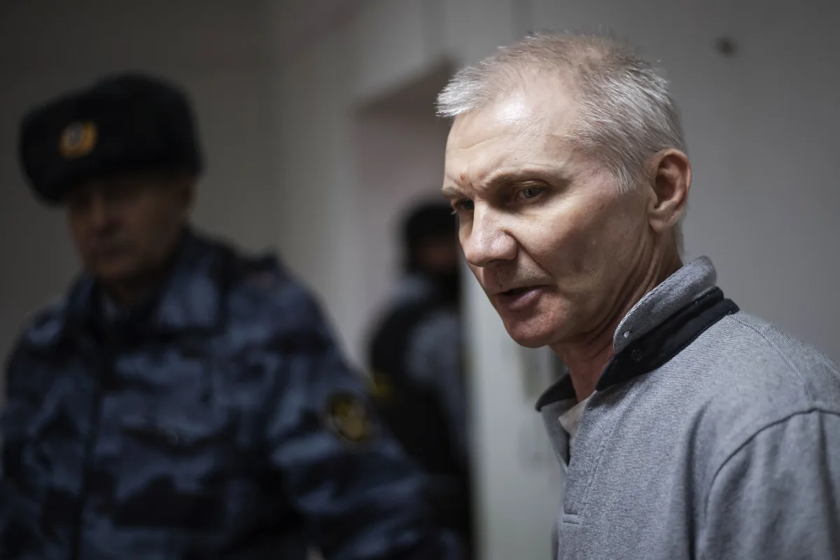 Russian Father of Anti-War Drawing Girl Detained in Minsk