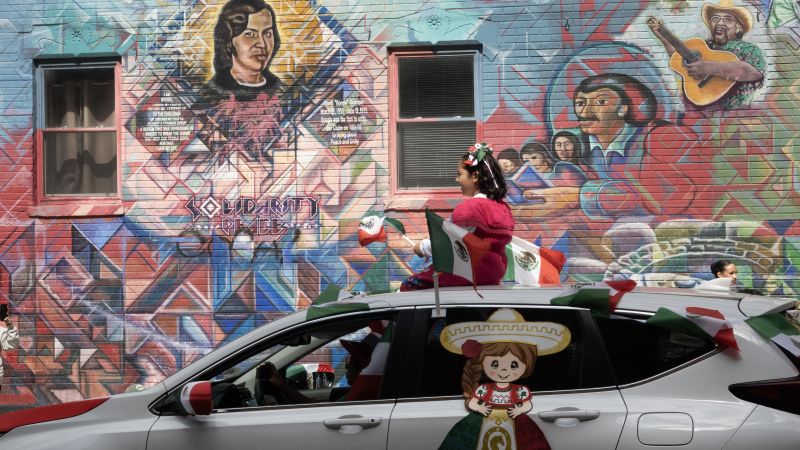 Featured image for Chicago's Mexican Independence Day Celebrations Continue Amid Immigration Enforcement Threats
