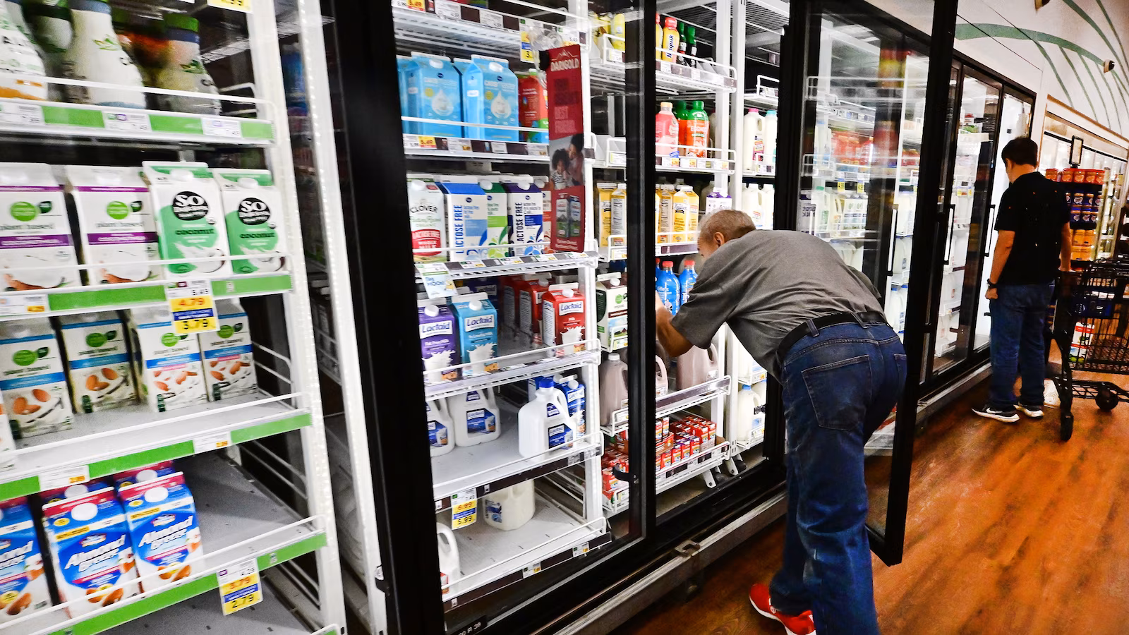 US Consumer Confidence Remains Fragile Amid Economic Concerns