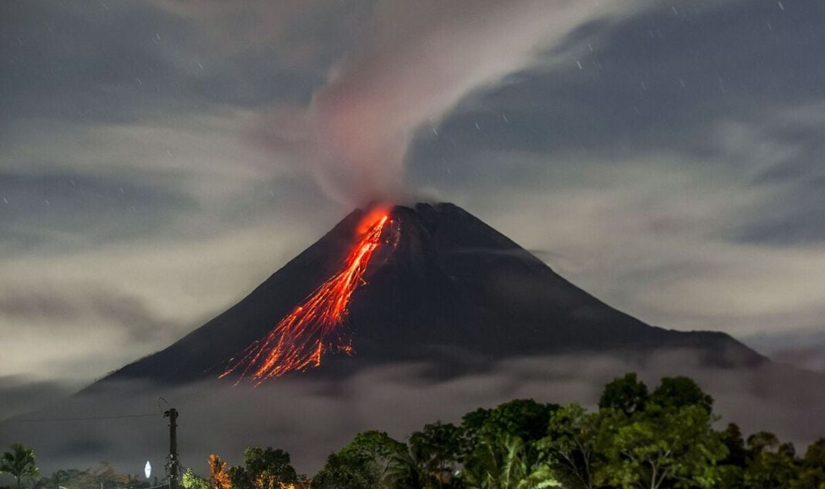 Featured image for Impending Catastrophe: Violent Volcano Threatens Megacity