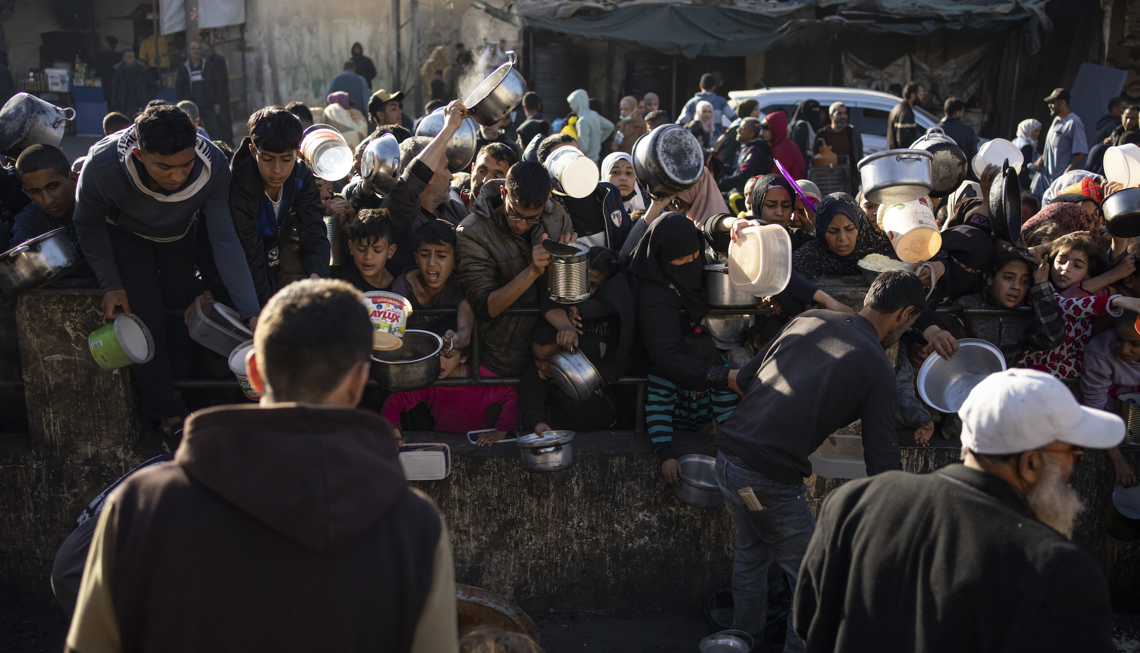 "Israeli Strike on UN Aid Center Kills Hamas Commander and Staff, Wounds Dozens in Gaza"