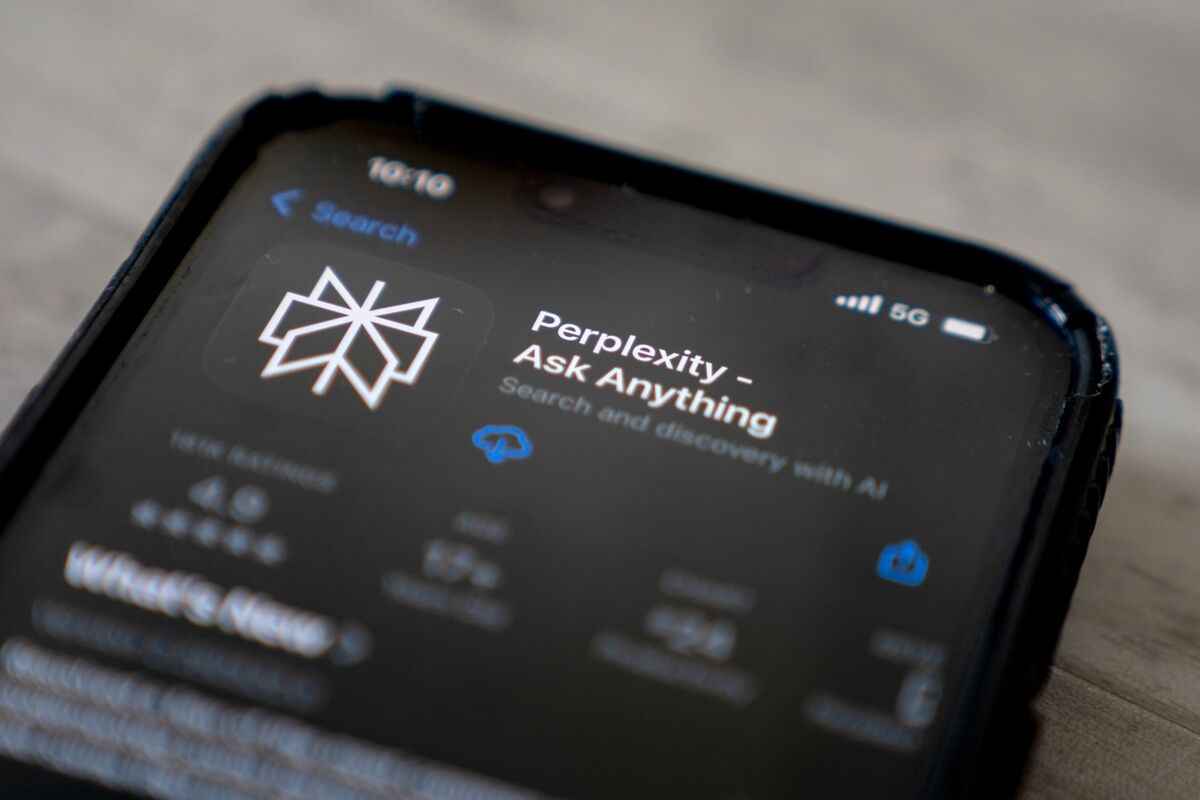 Featured image for Apple Explores Acquisition of AI Startup Perplexity