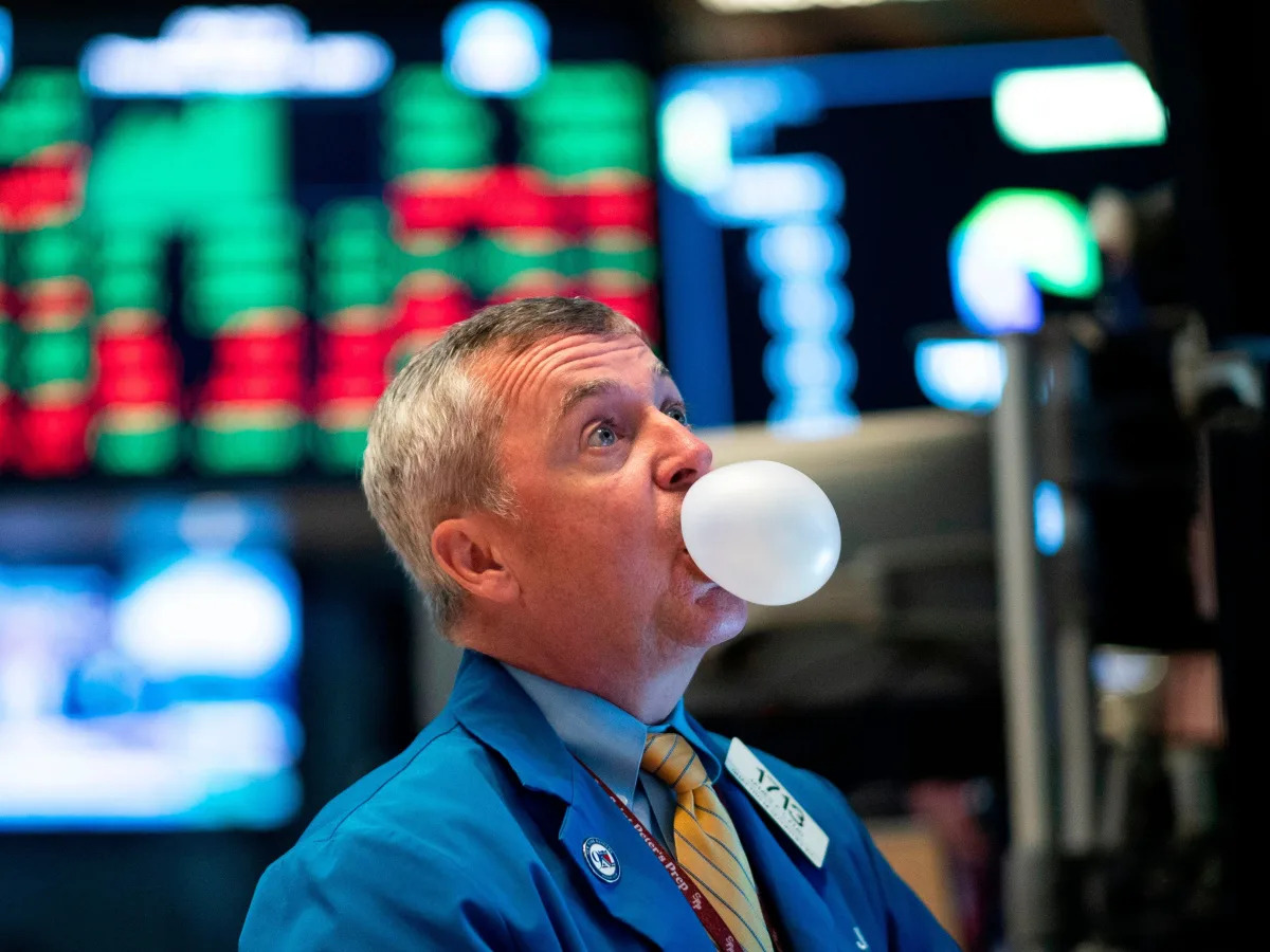 Featured image for "10 Overvalued Stocks and Warren Buffett's Red-Flashing Market Indicator"