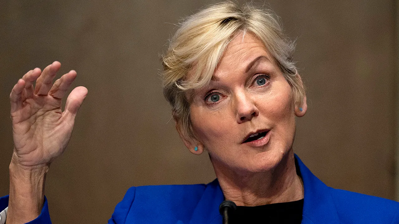 Featured image for Biden administration to implement light bulb bans soon.