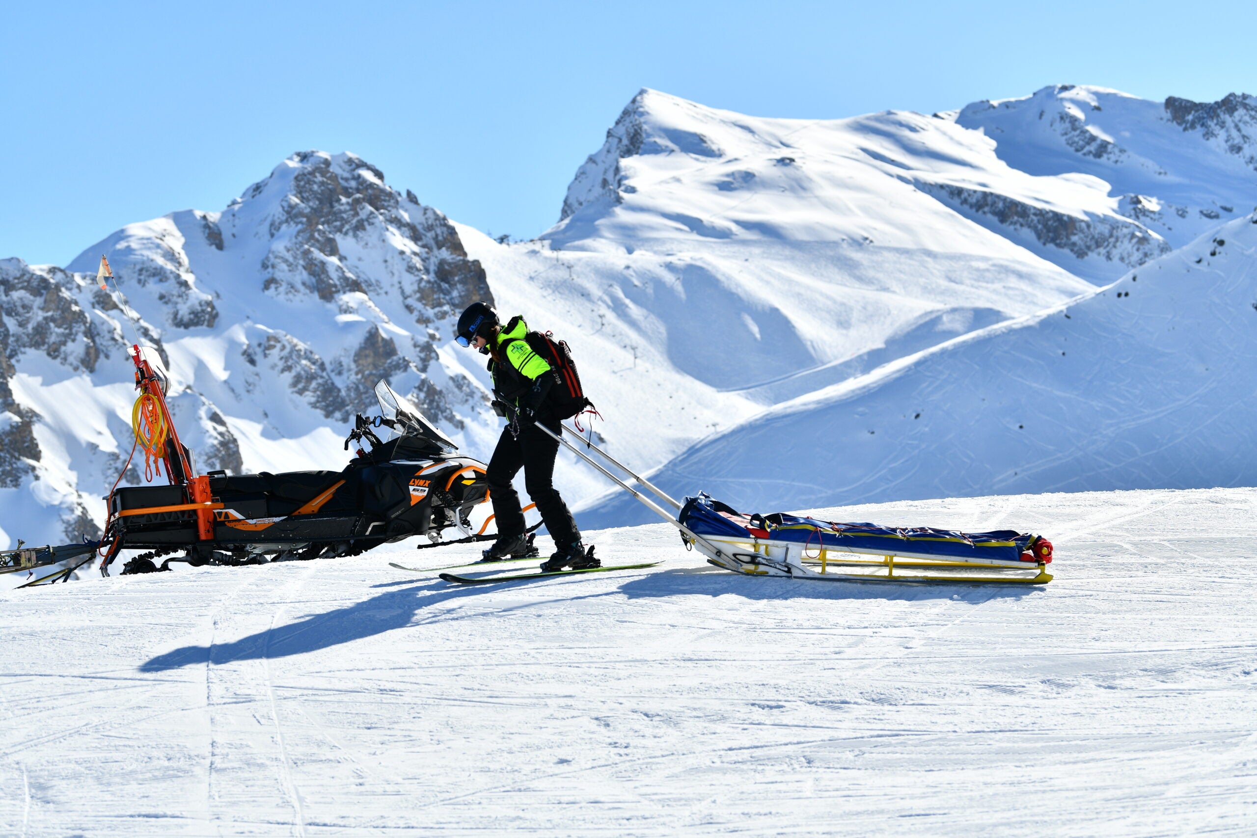 Expert Tips to Prevent ACL Tears in Skiing