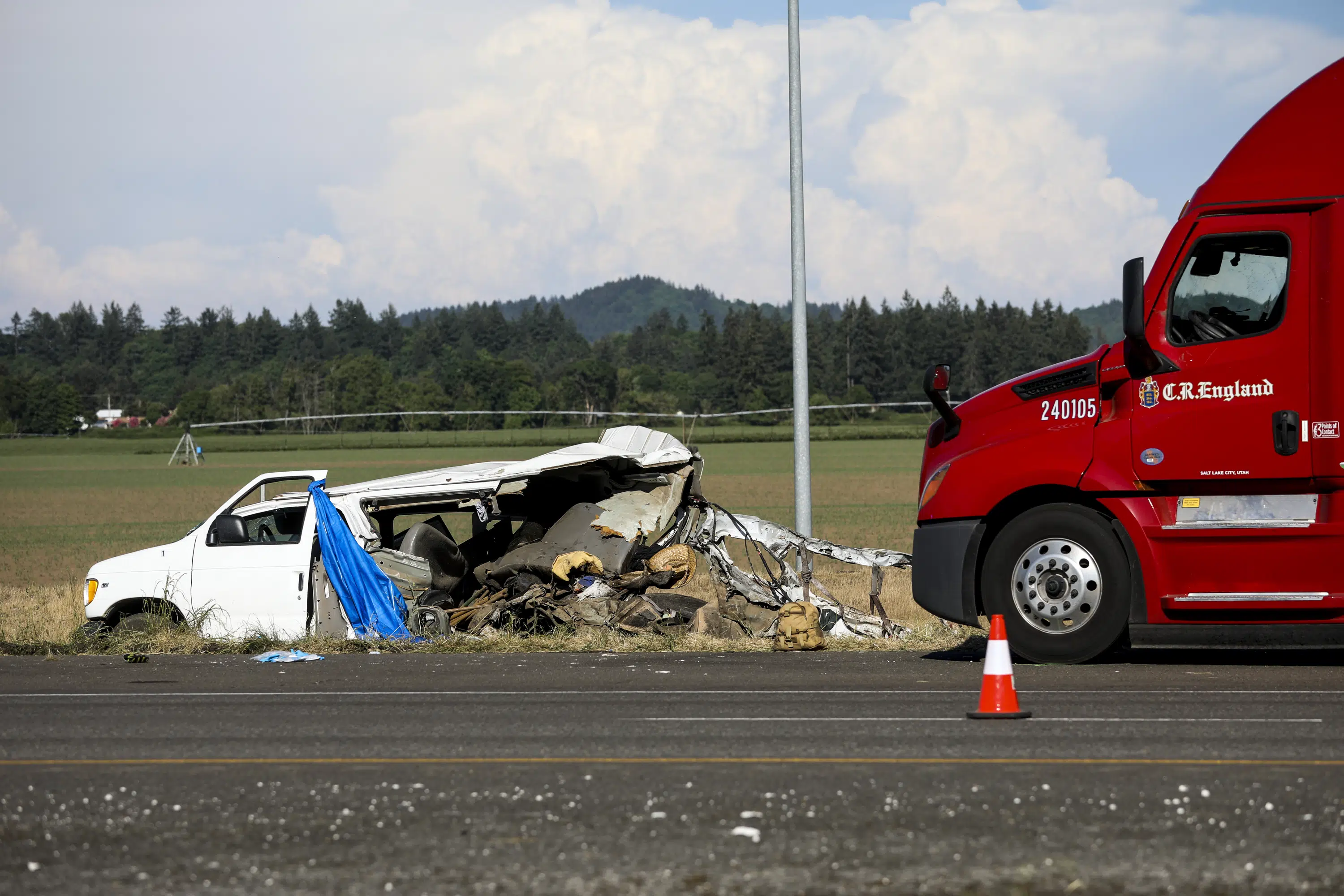 Oregon freeway crash kills 7 and injures multiple.
