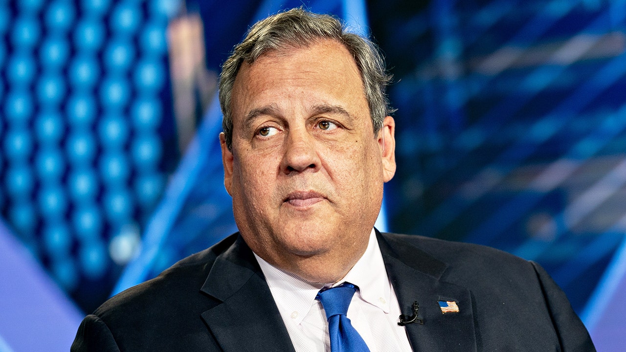 "Surprising Cross-Party Appeal: GOP Presidential Candidate Gains More Favorability Among Democrats Than His Own Party"