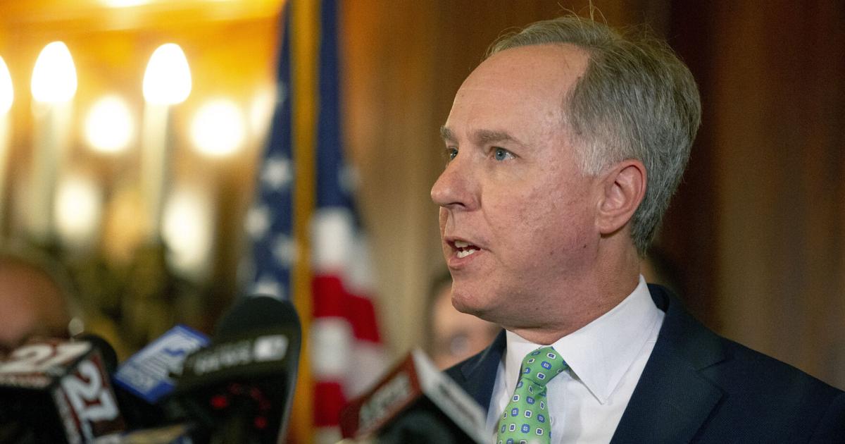 Featured image for GOP Committee Rejects Pay Raises for University of Wisconsin Employees