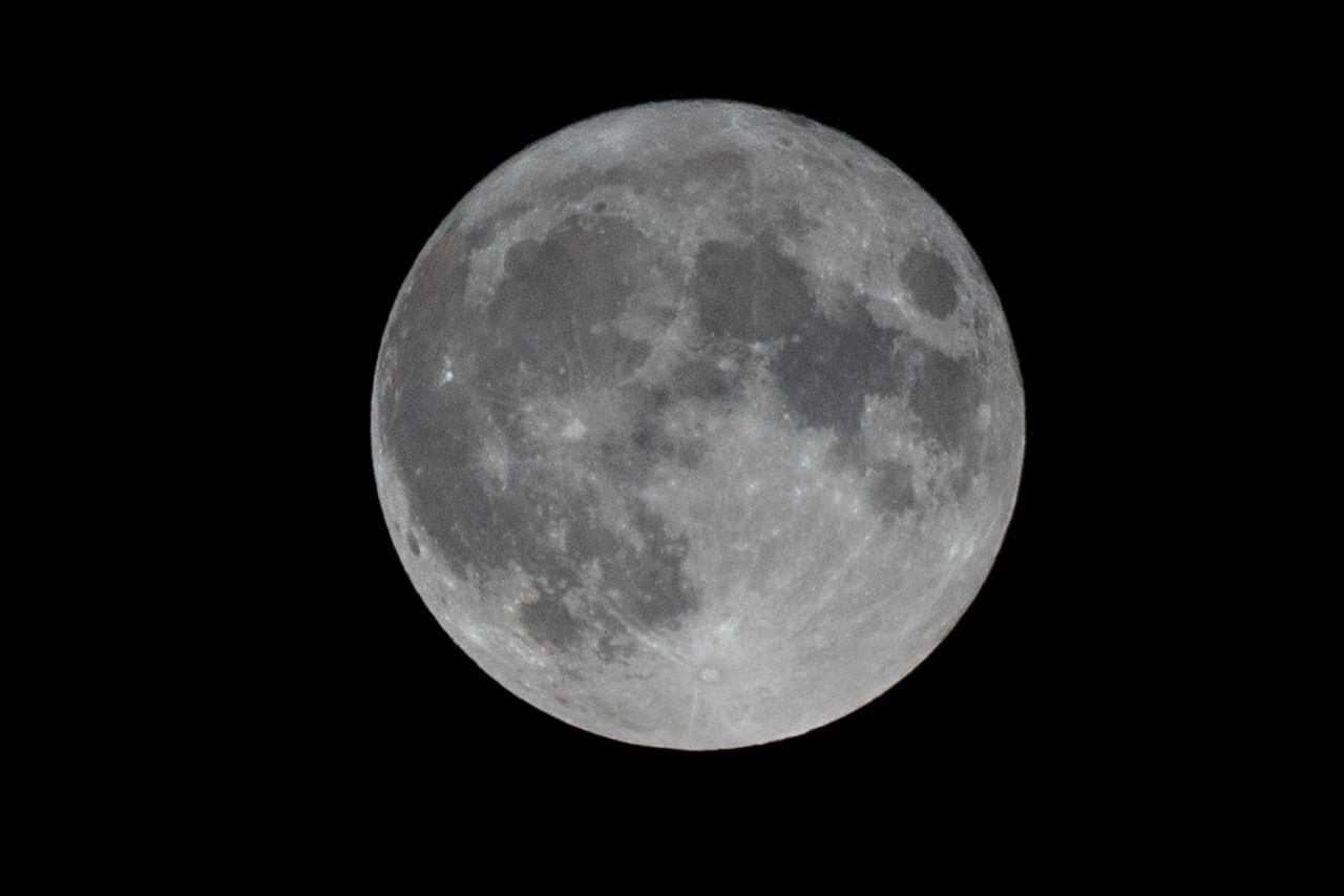 "2024's Celestial Spectacles: Supermoons, a Blue Moon, and the Path to Totality"