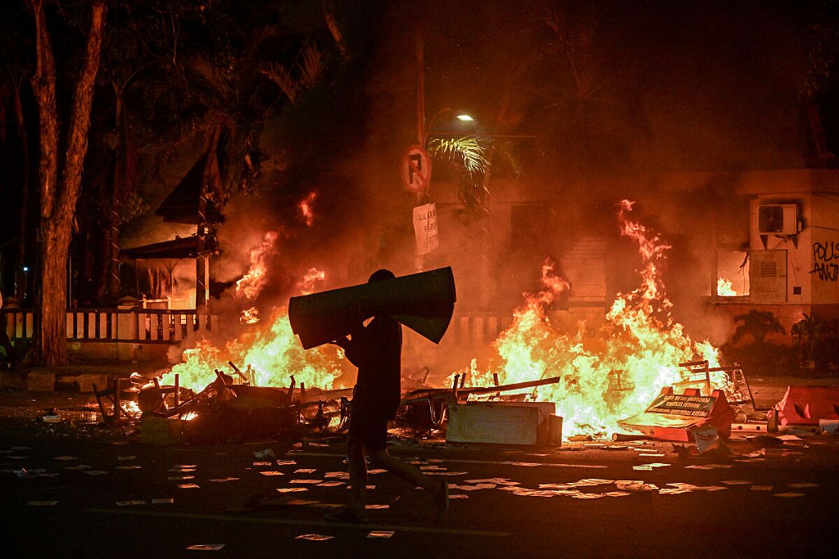 Featured image for Indonesia Faces Ongoing Protests and Political Turmoil