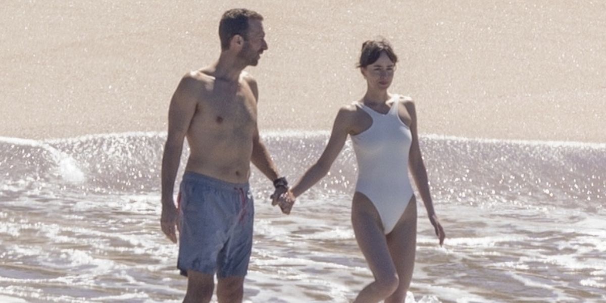 "Dakota Johnson and Chris Martin's Romantic Mexico Getaway: Beachside Fashion and PDA"