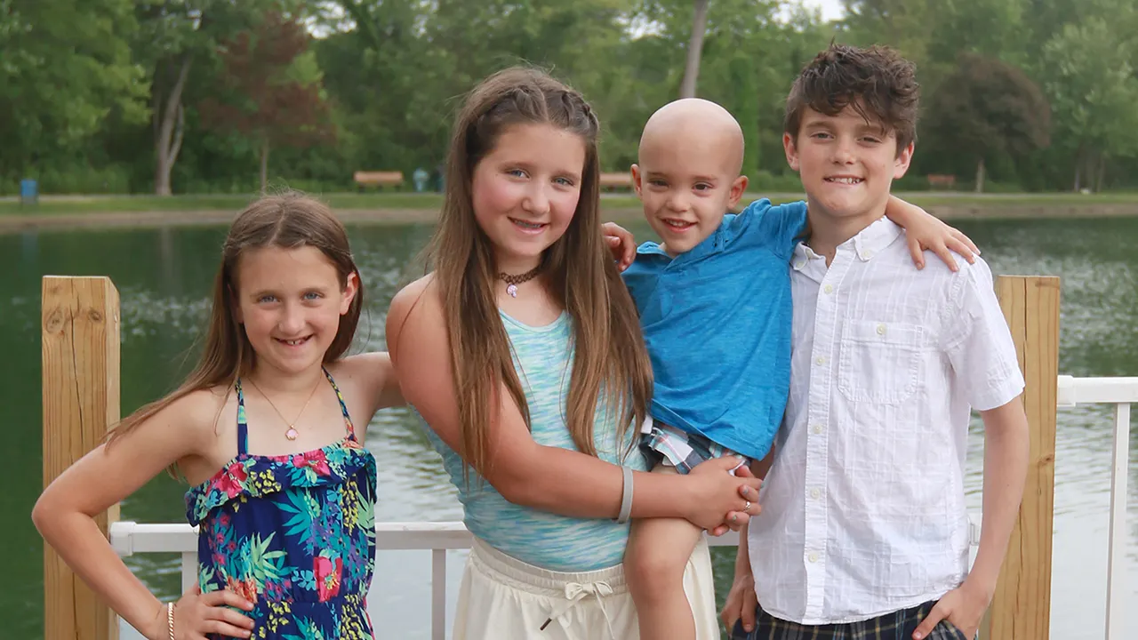 Siblings Reunite with Cancer-Stricken Brother After 6-Month Hospital Stay