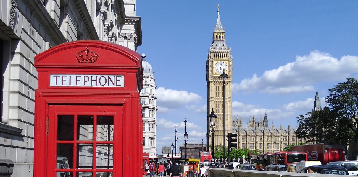 Featured image for MLB's Cubs and Cardinals prepare for London Series in 2023.