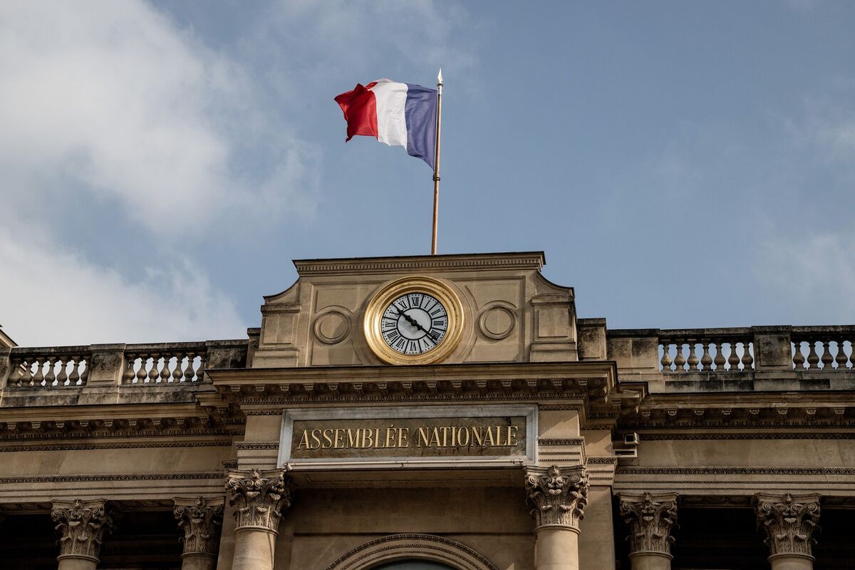 Featured image for France's Political Turmoil Threatens Eurozone Stability