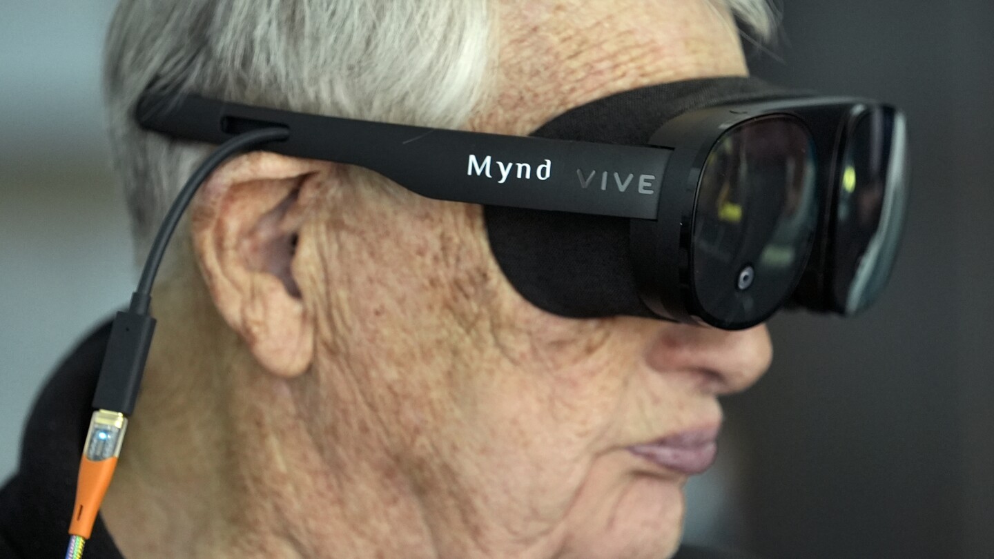 Featured image for Virtual Reality Delights Seniors: Study Shows Joy in 'Soaring' and 'Playing' Experiences