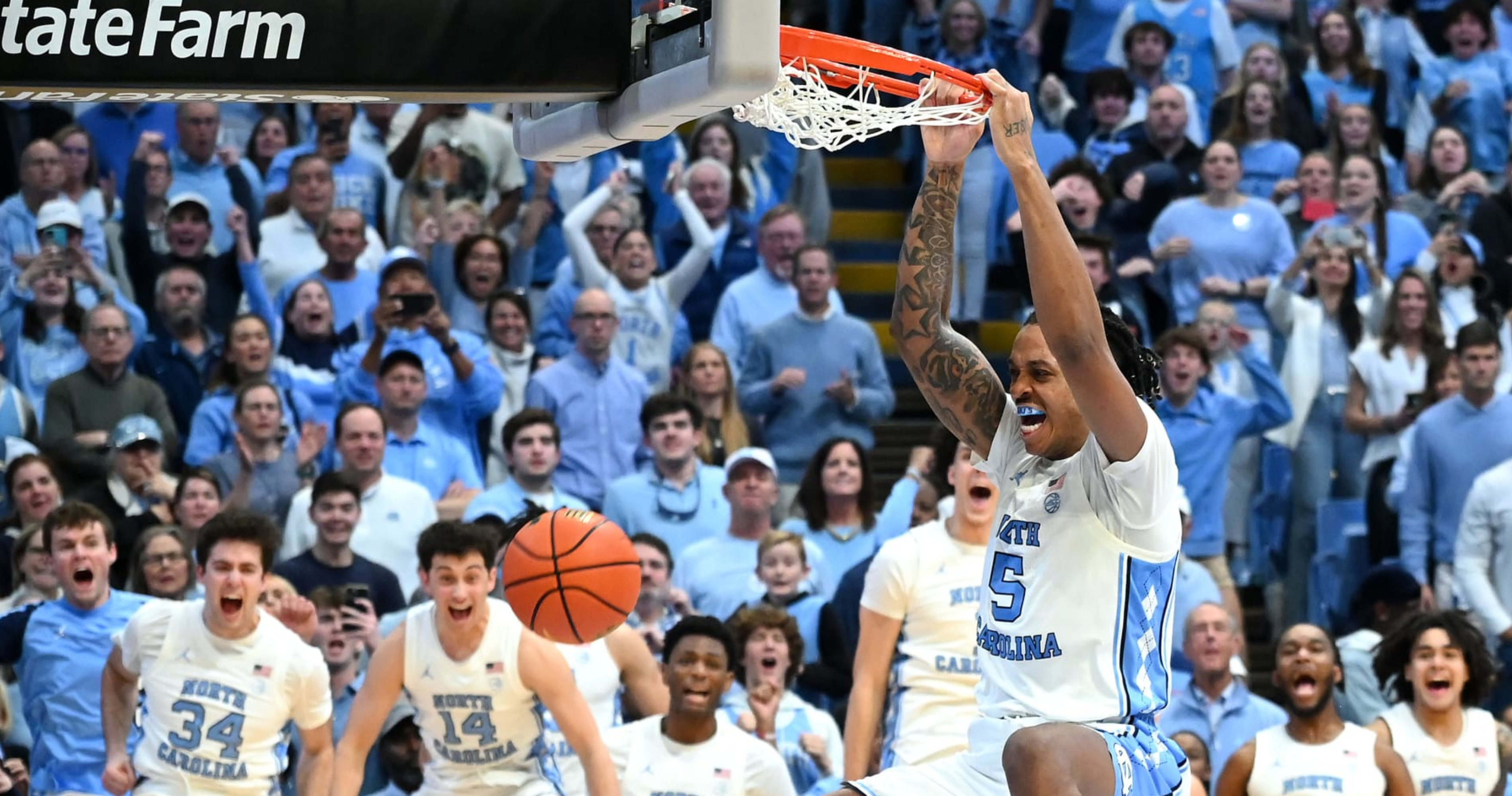 "UConn Maintains No. 1 Spot as South Carolina Enters Top 25 in Latest AP College Basketball Poll"