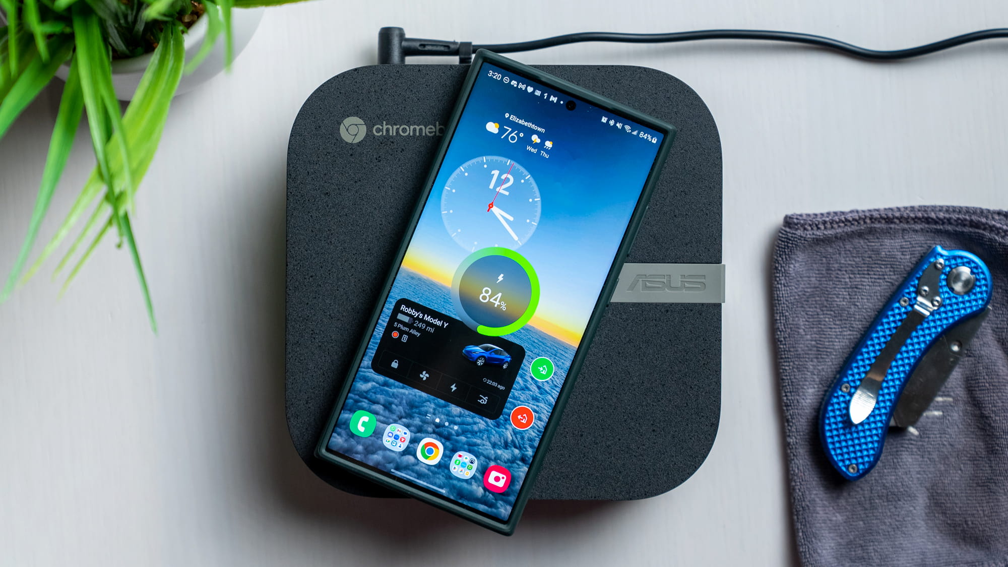 ASUS Chromebox 5: Unboxing and Wireless Charging.