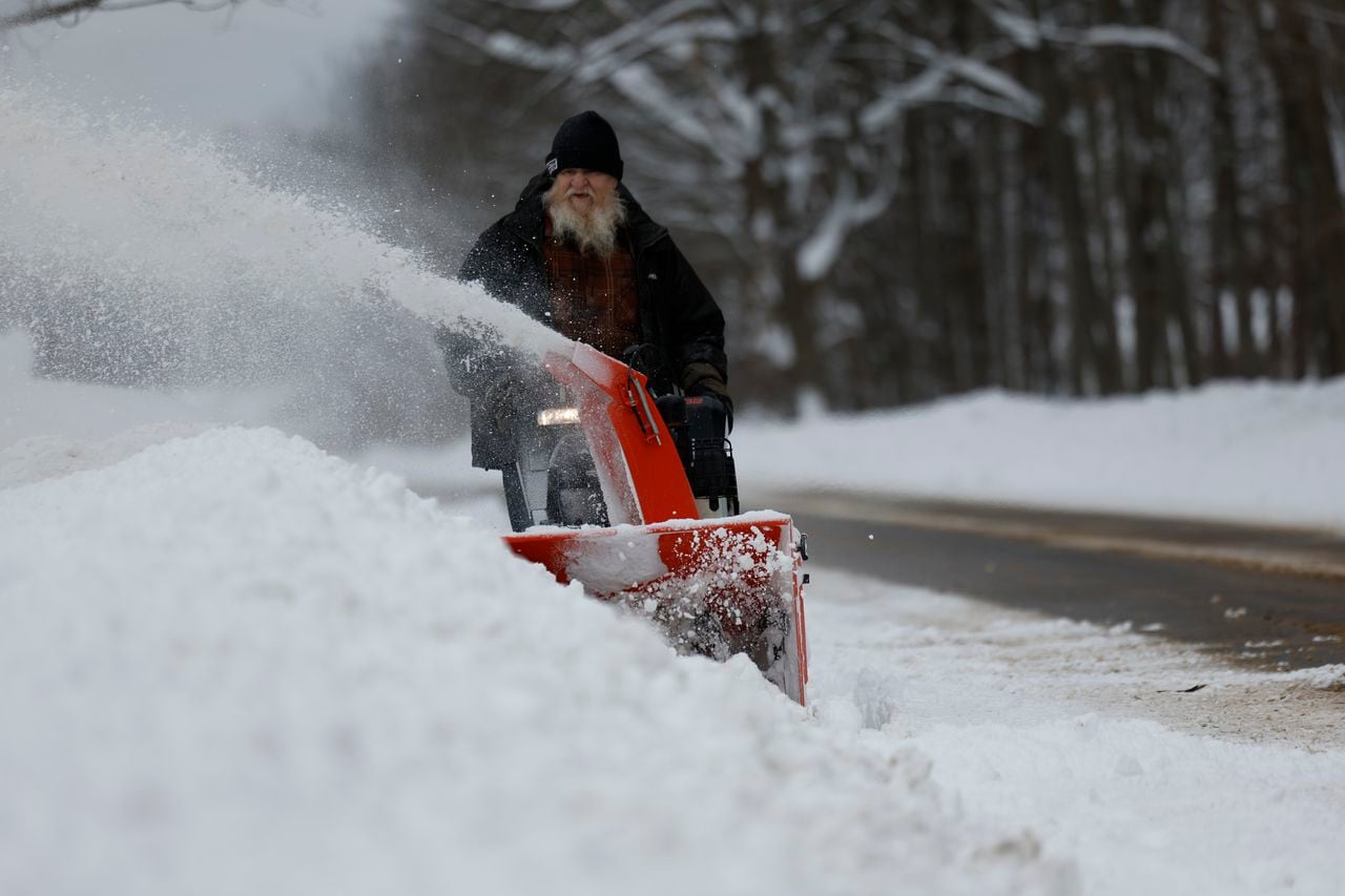Lake Effect Snowstorm Buries Upstate NY in Record Snowfall, Causing Traffic Chaos