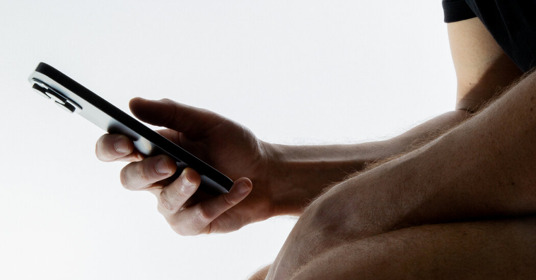 Featured image for Smartphone Use and Its Link to Hemorrhoid Risk