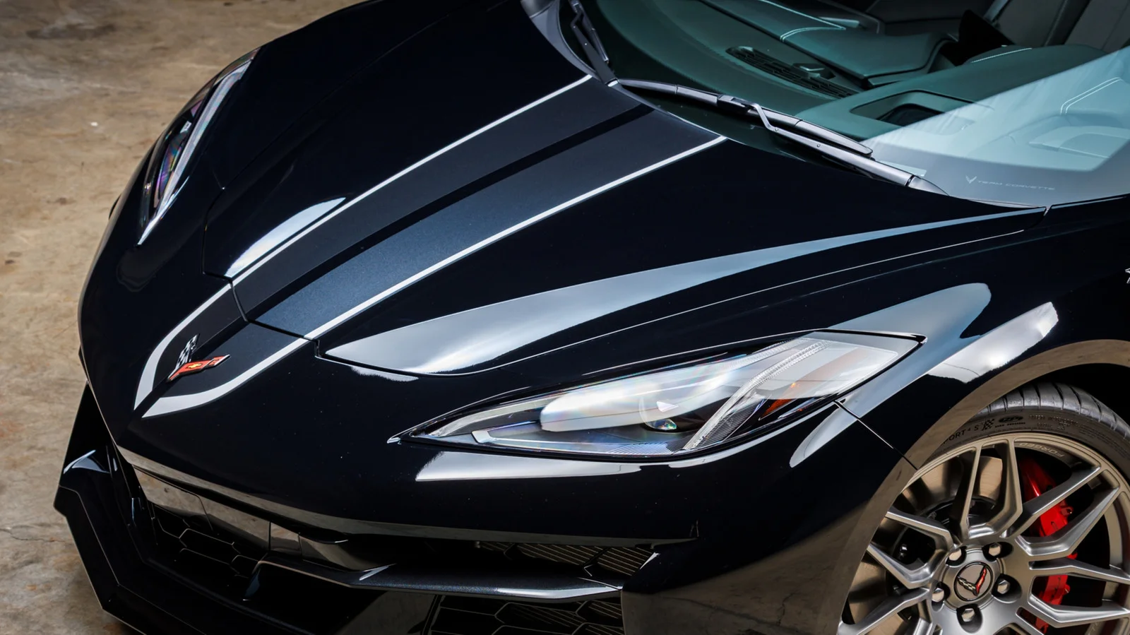 C8 Corvette Stingray vs Z06: Power, Price, and Design Showdowns