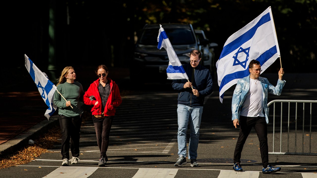 Israel denies plans for reoccupation of Gaza, US opposes mass resettlement, Hamas urges Palestinians to stay in Gaza