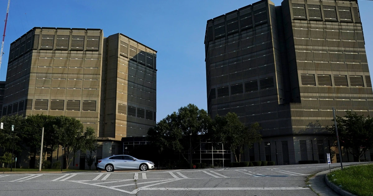 Featured image for Escaped Georgia inmates hijack Lyft driver during Florida escape