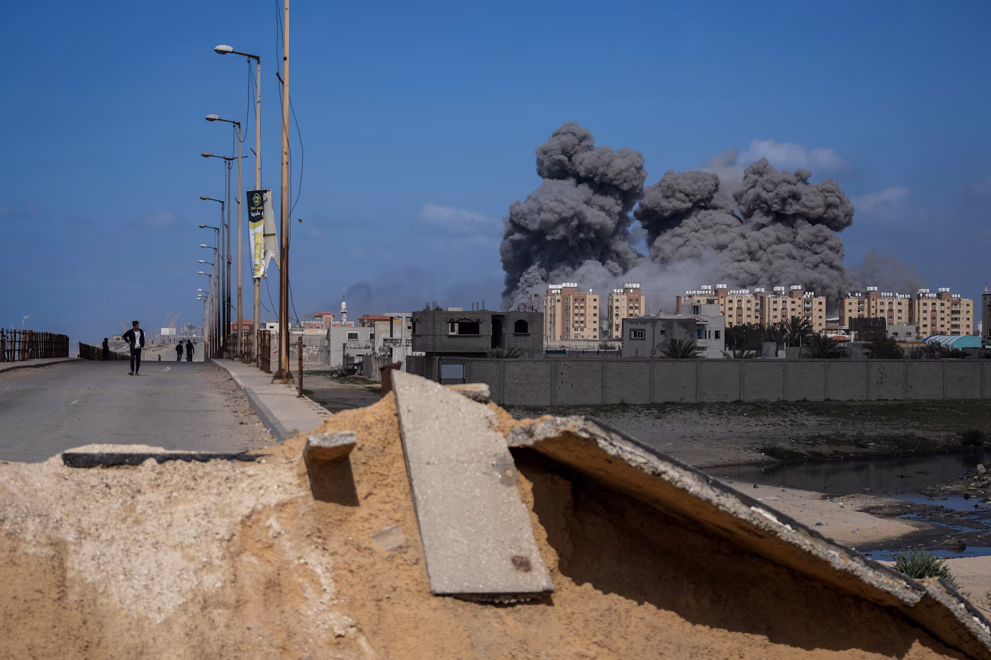 "US Considers Major Arms Transfer to Israel Amid Ceasefire Resolution"