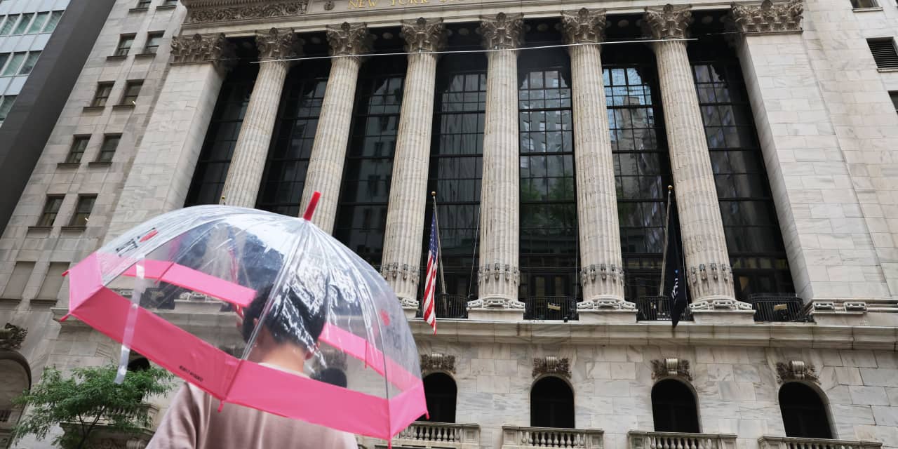 Featured image for "Hedge Funds' Risky Asset Surge: A Closer Look"