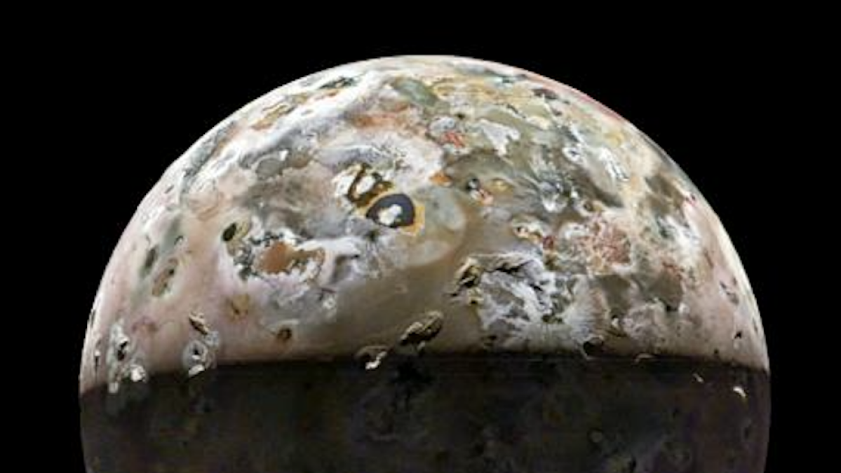 Featured image for "Juno Probe Captures Stunning Images of Active Volcanic Eruptions on Jupiter's Moon Io"