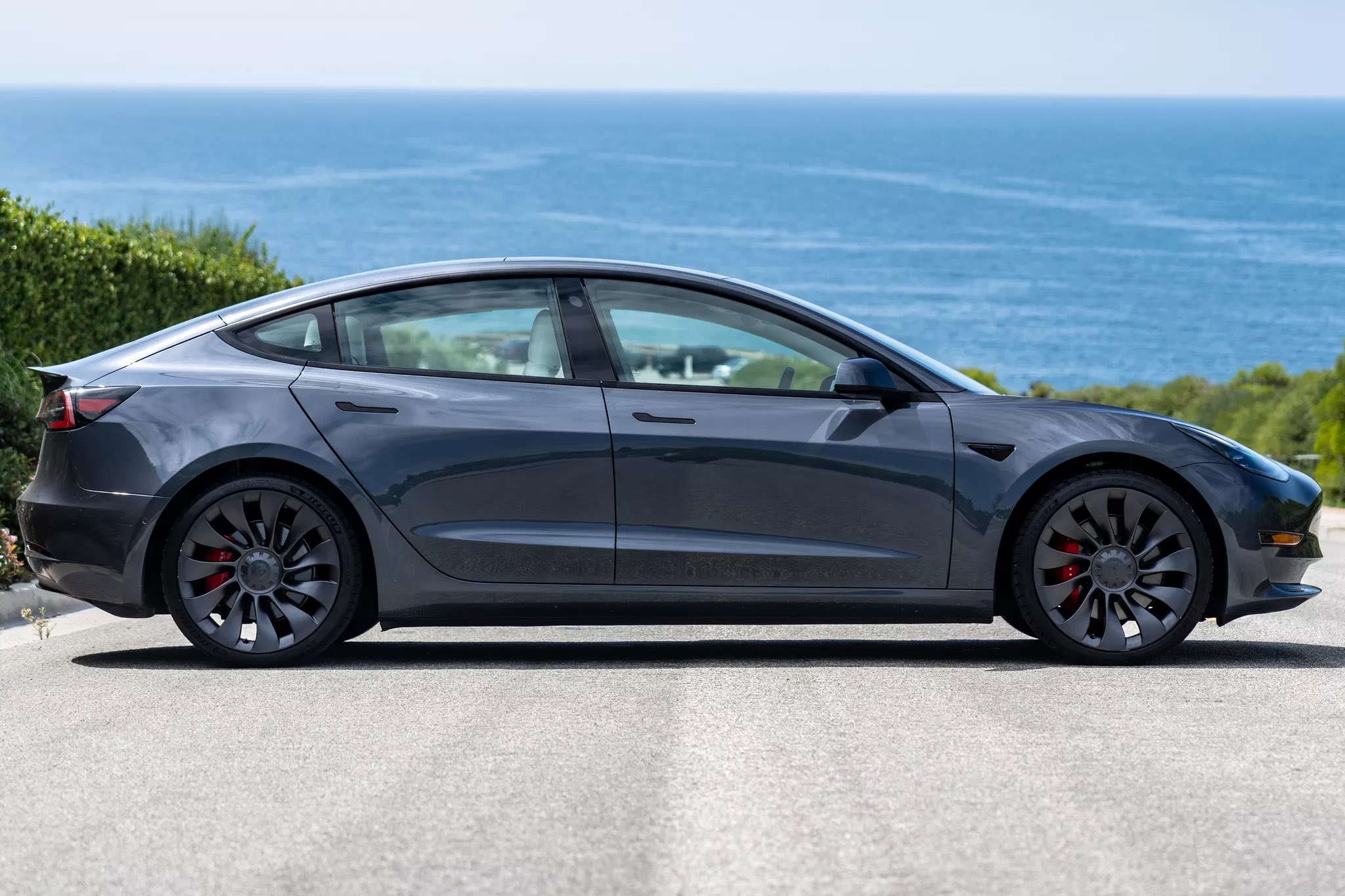 Featured image for Biden's Fuel Economy Plan Threatens Automakers with $14 Billion in Fines