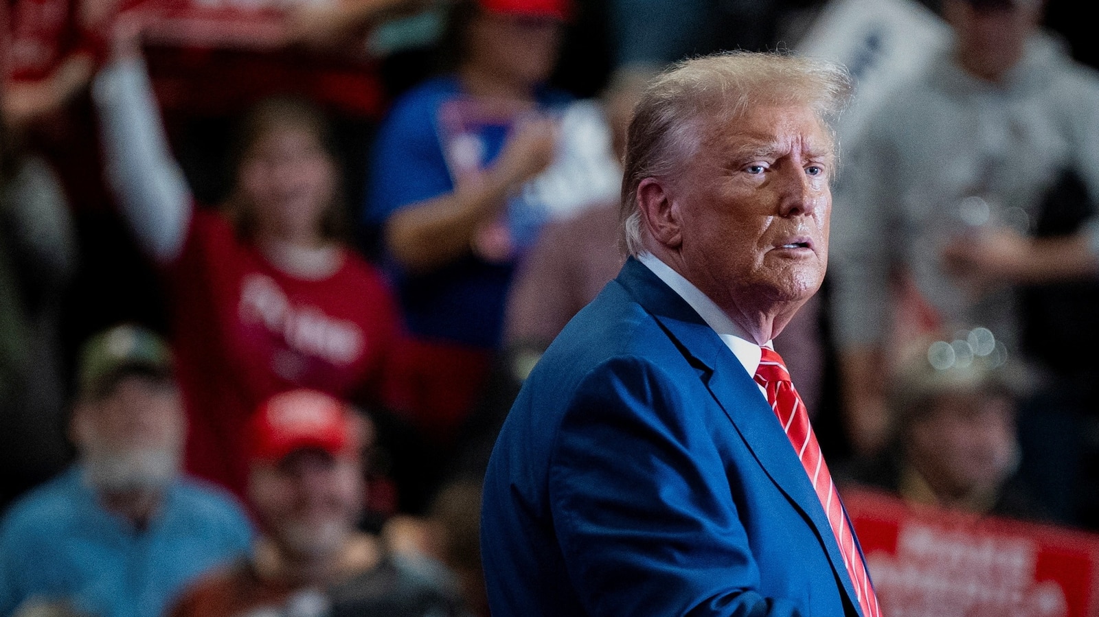 "Trump's Dual Focus: Legal Battles and Iowa Caucuses Clash in Final Campaign Stretch"