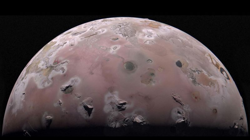 Featured image for Juno Mission Sheds Light on Io's Volcanic Mysteries