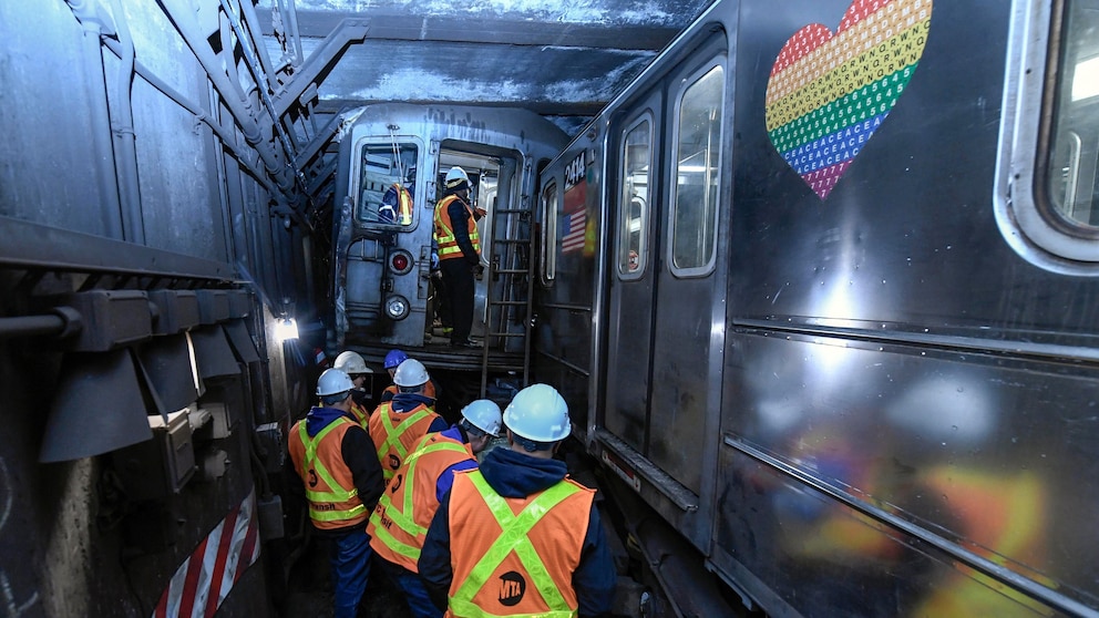 Featured image for "Subway Derailment in Manhattan Leads to Emotional Commuter Evacuations and Service Disruptions"