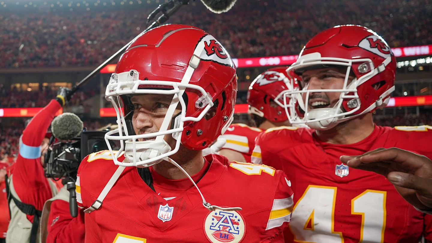 Featured image for Mike Tirico's Witty Remark After Chiefs' FG Miss Secures AFC West Title