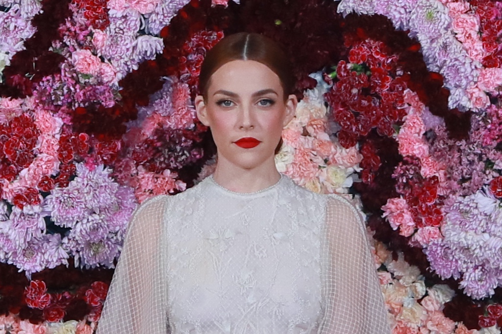 Celebrities Shine at Dior's Resort 2024 Show in Mexico City