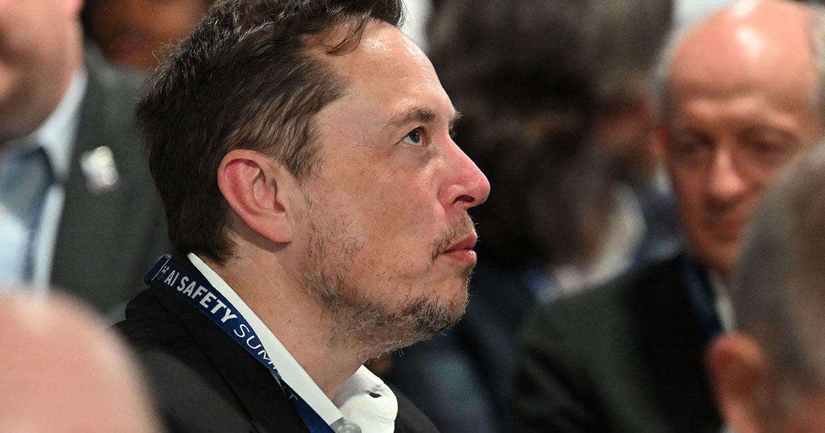 Featured image for SpaceX's $900m Starlink Subsidy Denied, Elon Musk's Mom Blames Biden