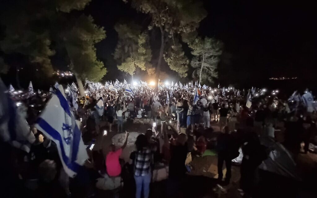 "Protesters Rally Outside Jerusalem, Preparing for Final March to Knesset"