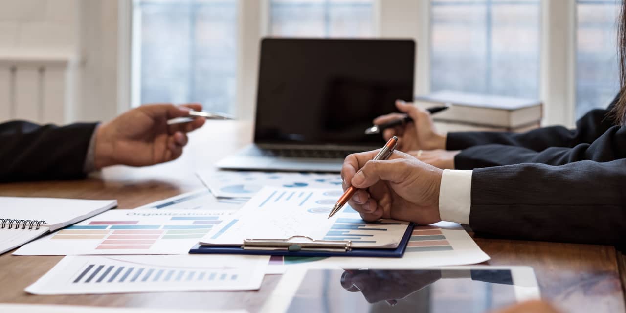 Bridging the Board-Management Gap through Diversity.