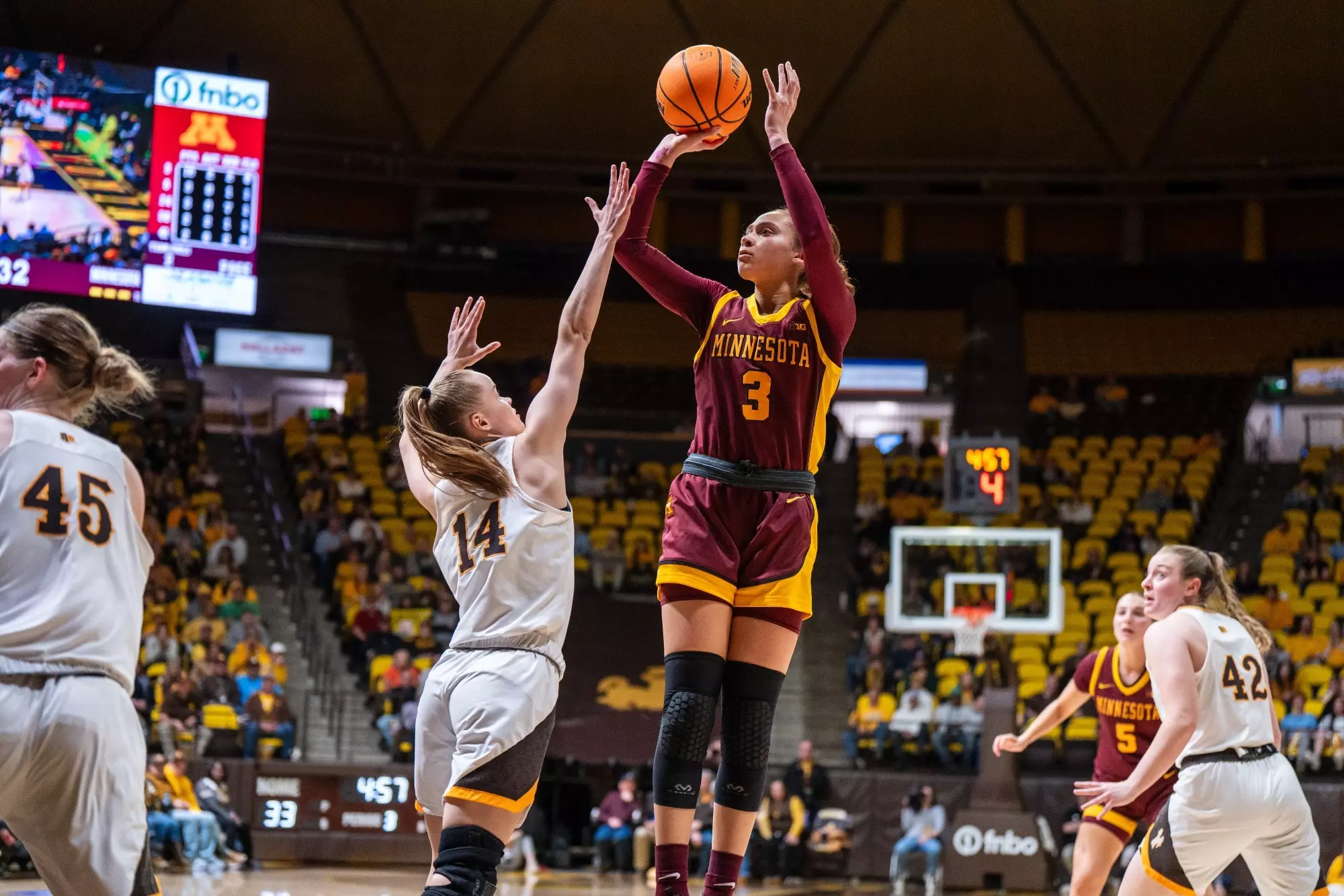 Featured image for "Gophers Advance to WNIT Fab 4 with Win Over Wyoming and USC Beats Baylor 74-70"