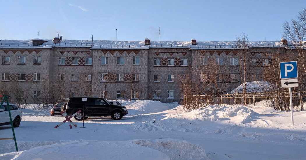 Featured image for Navalny's Allies Claim Foul Play in His Death