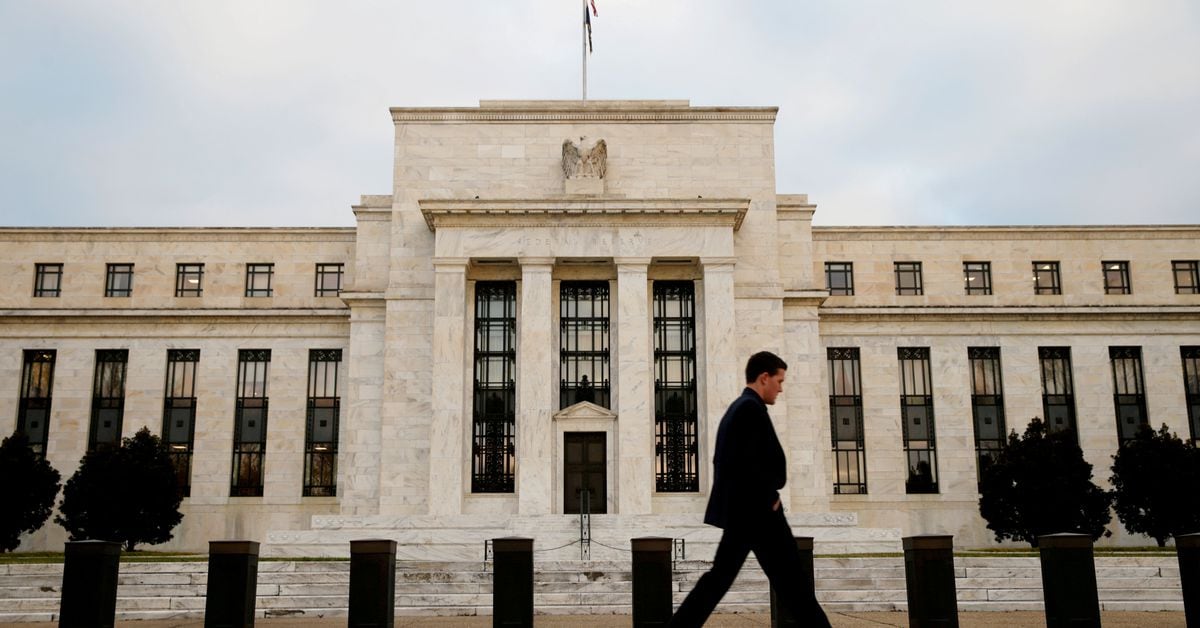 "US Fed Faces Tough Decision on Interest Rates Amid Inflation and Banking Crisis"