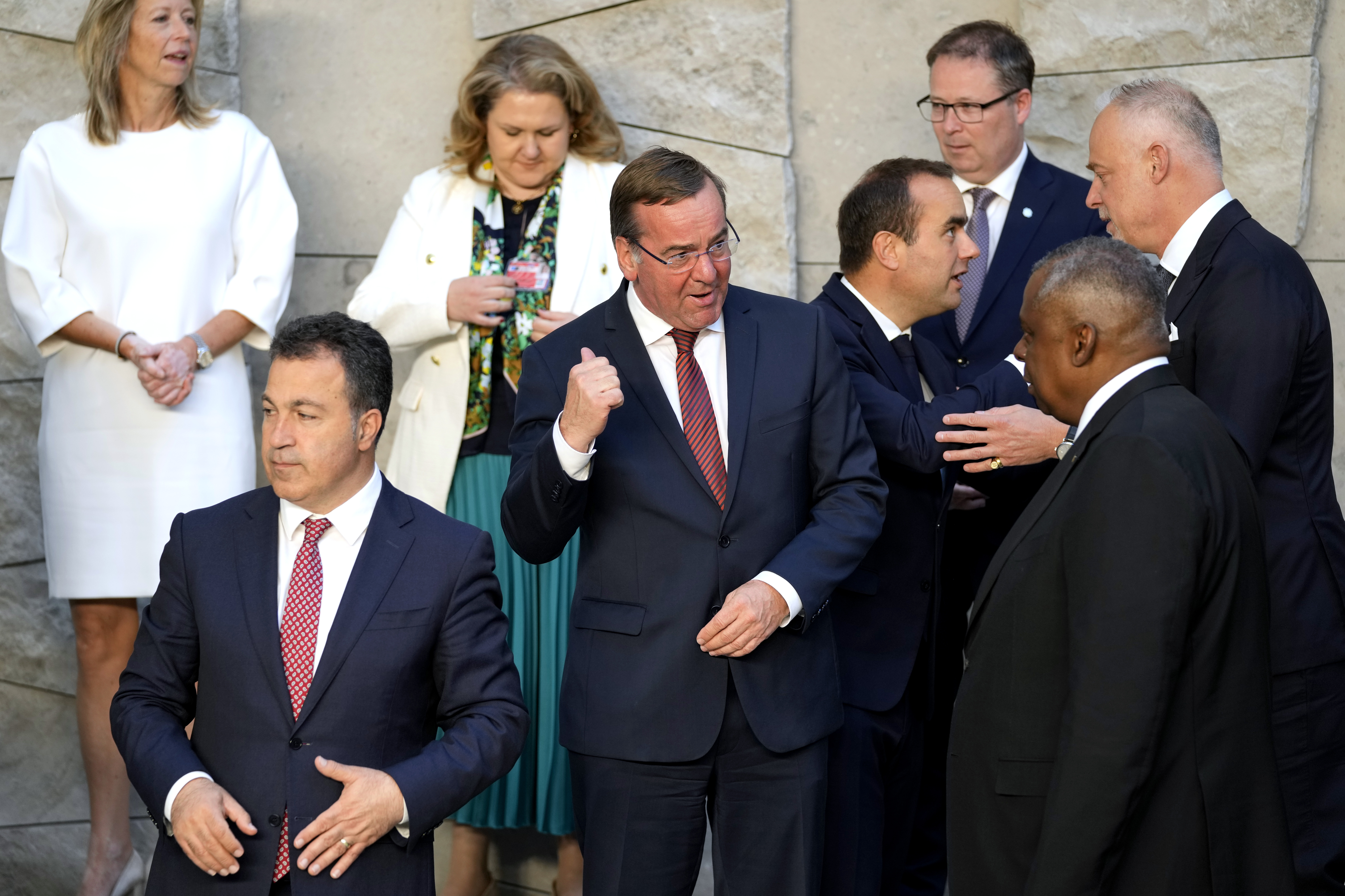 Western nations step up support for Ukraine's military arsenal.